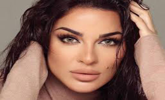 صورة : نادين نجيم مع ابنتها الشقراء صورة : نادين نجيم مع ابنتها الشقراء