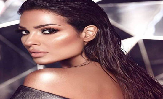 نادين نجيم تحتفل بعيد زواجها في ملهى ليلي.. رقص ورومانسية مع زوجها! نادين نجيم تحتفل بعيد زواجها في ملهى ليلي.. رقص ورومانسية مع زوجها!