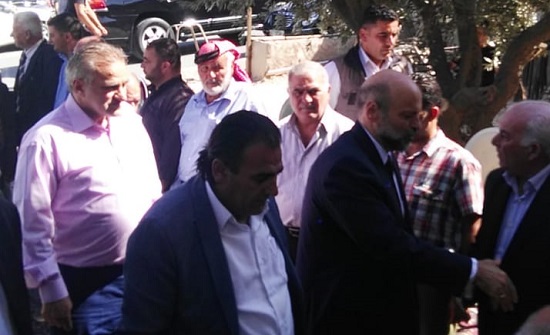 بالصور والفيديو : الرزاز يزور بيت عزاء الشهيد قوقزة بالصور والفيديو : الرزاز يزور بيت عزاء الشهيد قوقزة