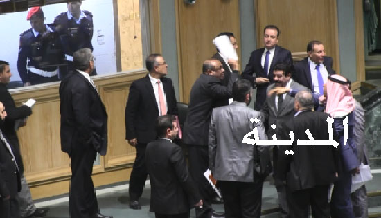 بالفيديو : رفع الجلسة الذي أغضب النواب وتوصيات المجلس للحكومة بشأن الأسعار بالفيديو : رفع الجلسة الذي أغضب النواب وتوصيات المجلس للحكومة بشأن الأسعار