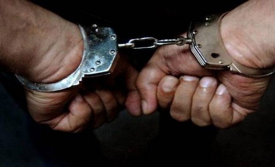 الكرك : محتال بقضايا مالية في قبضة الامن الكرك : محتال بقضايا مالية في قبضة الامن