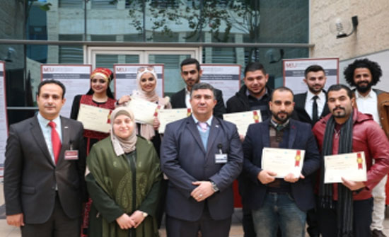 أمسية شعرية تتغنى بحب الوطن في " الشرق الأوسط" أمسية شعرية تتغنى بحب الوطن في " الشرق الأوسط"