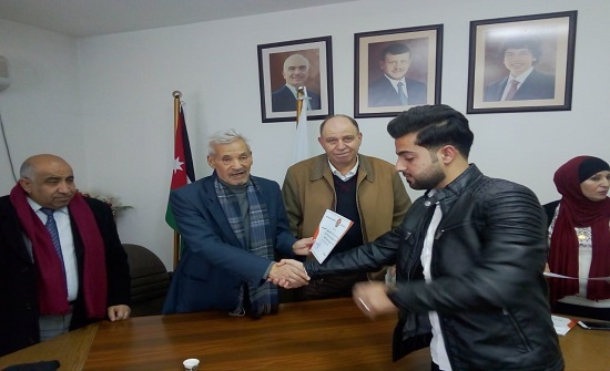 تكريم الطلبة السوريين الذين أقاموا احتفاليةعيد الأم بجامعة اربد الاهلية تكريم الطلبة السوريين الذين أقاموا احتفاليةعيد الأم بجامعة اربد الاهلية