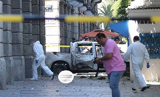 قتلى وجرحى في تفجيرين انتحاريين في تونس قتلى وجرحى في تفجيرين انتحاريين في تونس