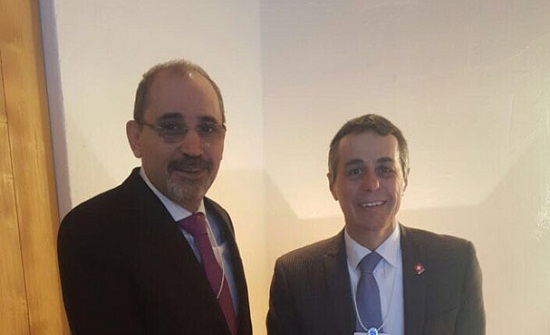 مستجدات القضية الفلسطيينية تستحوذ على مباحثات الصفدي في دافوس مستجدات القضية الفلسطيينية تستحوذ على مباحثات الصفدي في دافوس