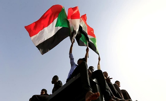 السودان.. توقيف ضباط وقيادات بنظام البشير في محاولة انقلاب السودان.. توقيف ضباط وقيادات بنظام البشير في محاولة انقلاب