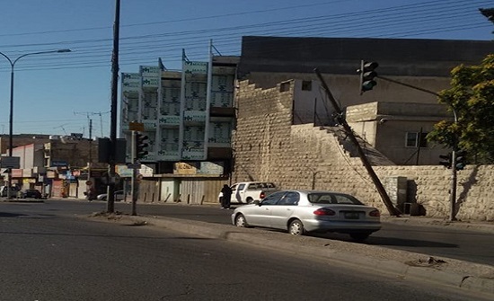 صور : اصطدام مدحلة بعمود اتصالات صور : اصطدام مدحلة بعمود اتصالات