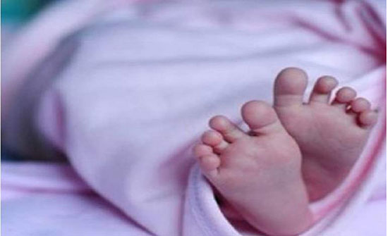 طلب من زوجته إجراء تحليل "دي إن إيه" لشكه في سلوكها.. فخنقت الطفلة طلب من زوجته إجراء تحليل "دي إن إيه" لشكه في سلوكها.. فخنقت الطفلة