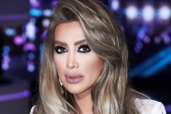 مايا دياب تثير الجدل ببلوزة رجالي وغصن كرز! مايا دياب تثير الجدل ببلوزة رجالي وغصن كرز!