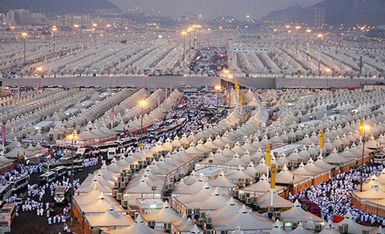 حجاج بيت الله الحرام يتوافدون الى منى لقضاء يوم التروية حجاج بيت الله الحرام يتوافدون الى منى لقضاء يوم التروية