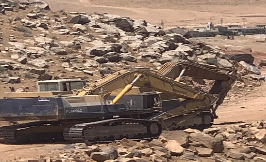 المياه: ضبط (6) حفارات مخالفة تستخرج البازلت في الخربة السمرا المياه: ضبط (6) حفارات مخالفة تستخرج البازلت في الخربة السمرا