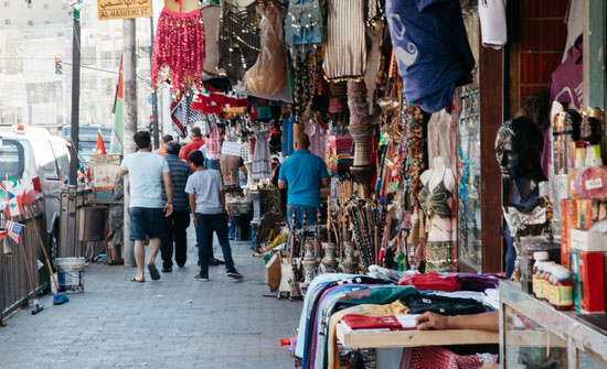 تراجع مبيعات الالبسة والاحذية بنسبة 35 بالمئة خلال ستة اشهر تراجع مبيعات الالبسة والاحذية بنسبة 35 بالمئة خلال ستة اشهر