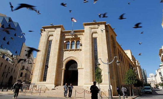 البرلمان اللبناني يقر الموازنة العامة ويرفع الضريبة على القيمة المضافة البرلمان اللبناني يقر الموازنة العامة ويرفع الضريبة على القيمة المضافة