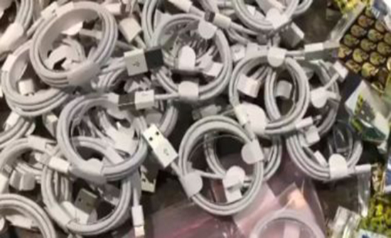 هاكر يبتكر شاحن أيفون "مضروب" يتيح له اختراق جهازك هاكر يبتكر شاحن أيفون "مضروب" يتيح له اختراق جهازك