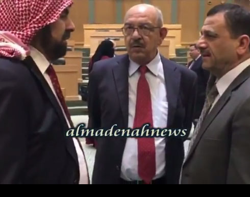 فيديو : شاهد كواليس النواب والوزراء قبل جلسة الثلاثاء فيديو : شاهد كواليس النواب والوزراء قبل جلسة الثلاثاء