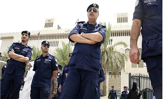 في بلدعربي.. يختطف 5 هنديات ويجبرهن على خلع ملابسهن ليمارس الرذيلة في بلدعربي.. يختطف 5 هنديات ويجبرهن على خلع ملابسهن ليمارس الرذيلة