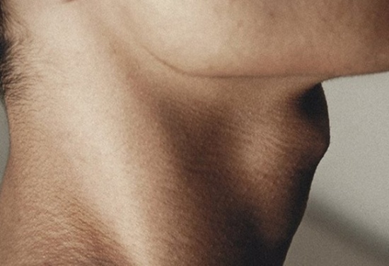 لماذا تظهر تفاحة آدم للرجال فقط؟ لماذا تظهر تفاحة آدم للرجال فقط؟