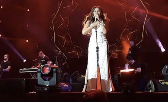 اليسا في لحظة عصبية على المسرح في موازين.. ماذا حدث؟! اليسا في لحظة عصبية على المسرح في موازين.. ماذا حدث؟!