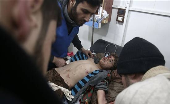 محققو جرائم الحرب الدوليون يتحرون استخدام غاز الكلور في سوريا محققو جرائم الحرب الدوليون يتحرون استخدام غاز الكلور في سوريا