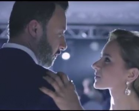 بالفيديو - نيللي كريم تشعل مواقع التواصل برقصة مميزة.. وردّ فعل زينة مذهل! بالفيديو - نيللي كريم تشعل مواقع التواصل برقصة مميزة.. وردّ فعل زينة مذهل!