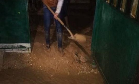 الامطار الغزيرة تداهم منزلين في عجلون الامطار الغزيرة تداهم منزلين في عجلون