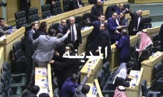 شاهدوا : فيديو جديد لمشاجرة الفناطسة وهديب وتدخل الظهراوي شاهدوا : فيديو جديد لمشاجرة الفناطسة وهديب وتدخل الظهراوي