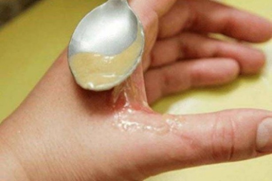 عندما تعرفون لماذا يضع الناس هذا على أيديهم ستندمون لأنكم لم تعرفوا ذلك من قبل! عندما تعرفون لماذا يضع الناس هذا على أيديهم ستندمون لأنكم لم تعرفوا ذلك من قبل!