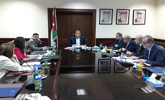 الرزاز يشكل لجنة جديدة لدراسة شاملة حول آلية تسعير الدواء في الأردن الرزاز يشكل لجنة جديدة لدراسة شاملة حول آلية تسعير الدواء في الأردن