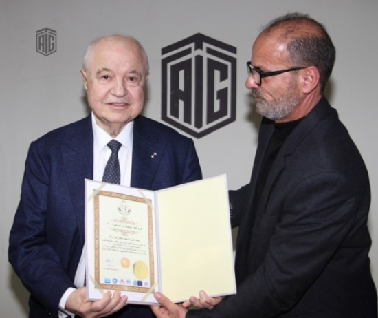 تكريم أبوغزاله كأفضل شخصية إنسانية لعام 2017 تكريم أبوغزاله كأفضل شخصية إنسانية لعام 2017