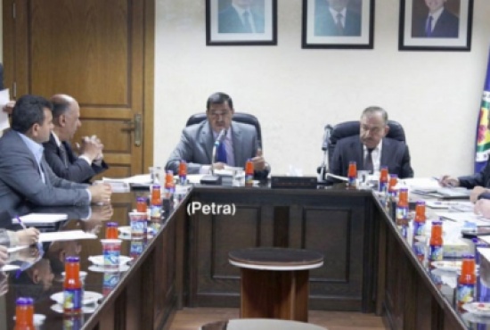 اللجنة الادارية بالاعيان تبحث آلية عملها اللجنة الادارية بالاعيان تبحث آلية عملها