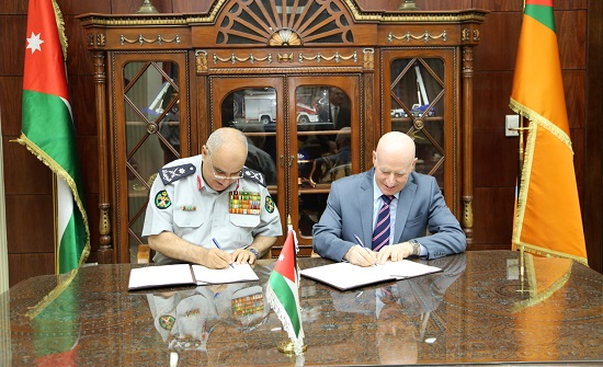 مذكرة تفاهم بين الدفاع المدني واللجنة الوطنية للقانون الدولي الإنساني مذكرة تفاهم بين الدفاع المدني واللجنة الوطنية للقانون الدولي الإنساني