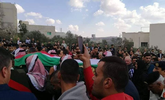 صور : تشييع جثمان النقيب الشرمان صور : تشييع جثمان النقيب الشرمان