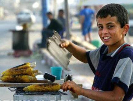 اطفال عاملون في رمضان: الشهر الفضيل فرصة لزيادة الدخل اطفال عاملون في رمضان: الشهر الفضيل فرصة لزيادة الدخل