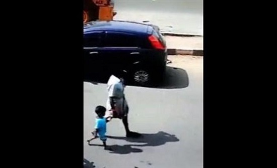 بالفيديو : رجل يستغل سكر أب ويخطف ابنه بالفيديو : رجل يستغل سكر أب ويخطف ابنه