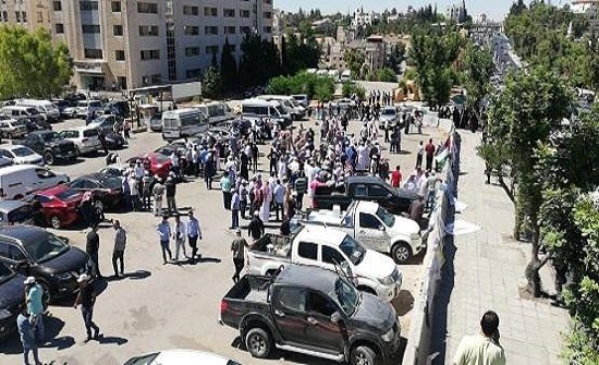 اعتصام للمزارعين قرب الدوار الرابع .. صور اعتصام للمزارعين قرب الدوار الرابع .. صور