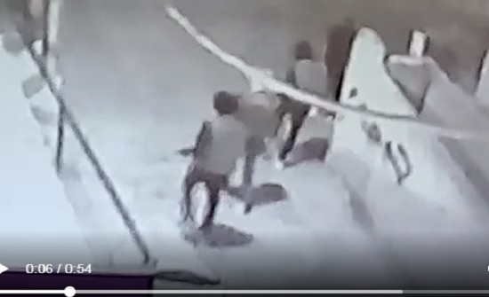 بالفيديو : ملثمون يطلقون النار بشكل عشوائي في مخيم " عزمي المفتي " بالفيديو : ملثمون يطلقون النار بشكل عشوائي في مخيم " عزمي المفتي "