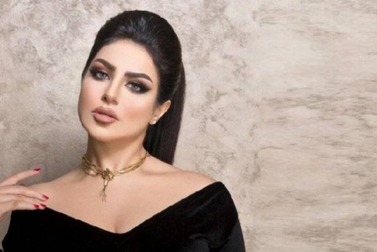 حليمة بولند تثير الجدل بصورها خلال أدائها العمرة حليمة بولند تثير الجدل بصورها خلال أدائها العمرة