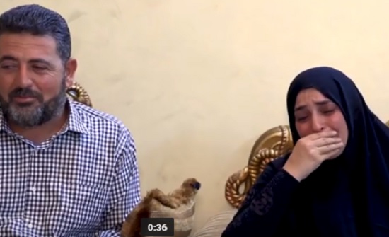 بالفيديو : من يمسح دموع هذه الام ... لقاء مع والدة ووالد المرحوم العزايزة بالفيديو : من يمسح دموع هذه الام ... لقاء مع والدة ووالد المرحوم العزايزة