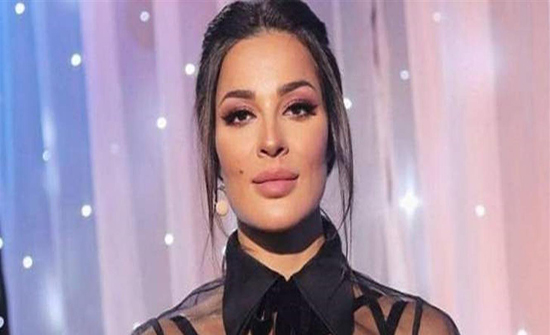 نادين نسيب نجيم تصدمُ مُتابعيها بلون شعرها.. وتُعلّق: أنا ما عرفت حالي! نادين نسيب نجيم تصدمُ مُتابعيها بلون شعرها.. وتُعلّق: أنا ما عرفت حالي!