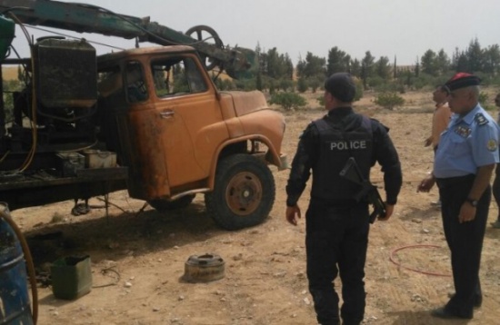ضبط حفارة داخل مزرعة بالظليل ضبط حفارة داخل مزرعة بالظليل