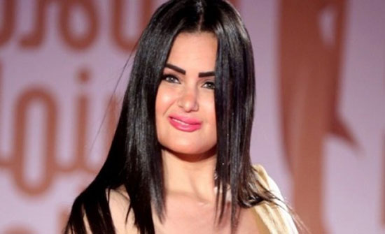 صورة : سما المصري بذقن وتتحول لرجل صورة : سما المصري بذقن وتتحول لرجل