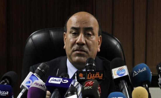 مصر.. اعتداء بالسلاح الأبيض على "هشام جنينة" المرشح كنائب للفريق عنان مصر.. اعتداء بالسلاح الأبيض على "هشام جنينة" المرشح كنائب للفريق عنان
