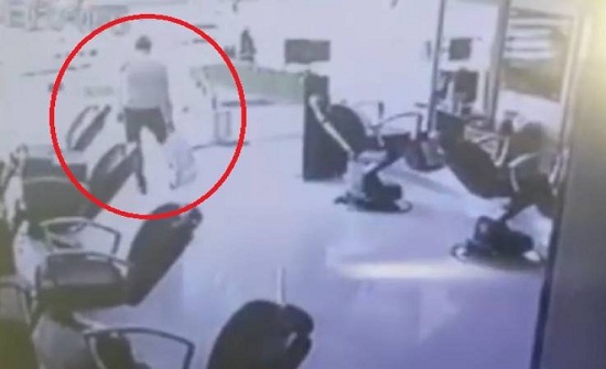 فيديو| وفاة لص أثناء عملية سرقة في مصر فيديو| وفاة لص أثناء عملية سرقة في مصر