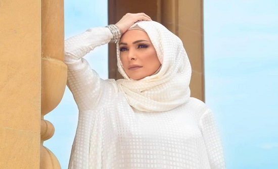 أمل حجازي تسأل: “هل اصبحت المحتشمة شاذة في هذا العصر ؟” أمل حجازي تسأل: “هل اصبحت المحتشمة شاذة في هذا العصر ؟”