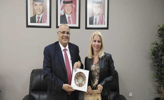 اعمال "الشرق الأوسط" تستضيف نظيرتها في جامعة رومانية اعمال "الشرق الأوسط" تستضيف نظيرتها في جامعة رومانية