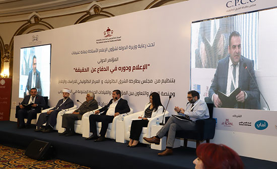 مؤتمرون يؤكدون أهمية التواصل بين المراكز الإعلامية مؤتمرون يؤكدون أهمية التواصل بين المراكز الإعلامية