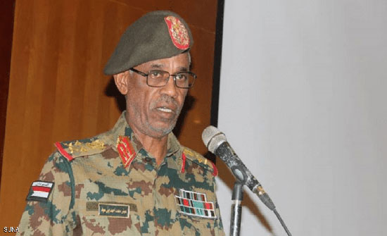 بالفيديو : وزير الدفاع السوداني يعلن "اقتلاع" النظام واحتجاز البشير بالفيديو : وزير الدفاع السوداني يعلن "اقتلاع" النظام واحتجاز البشير