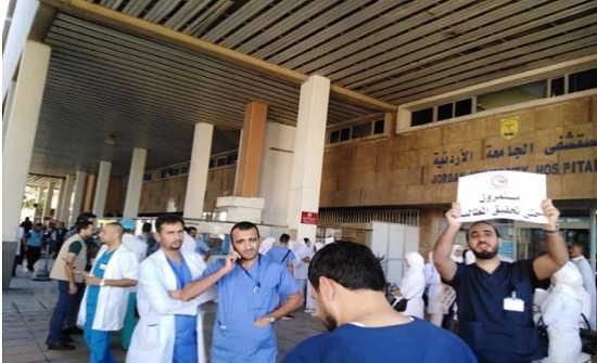 لقاء في منزل العبوس لبحث إضراب الممرضين لقاء في منزل العبوس لبحث إضراب الممرضين
