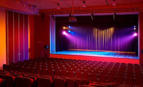 عرض مسرحية "جالاتيا" في الزرقاء عرض مسرحية "جالاتيا" في الزرقاء