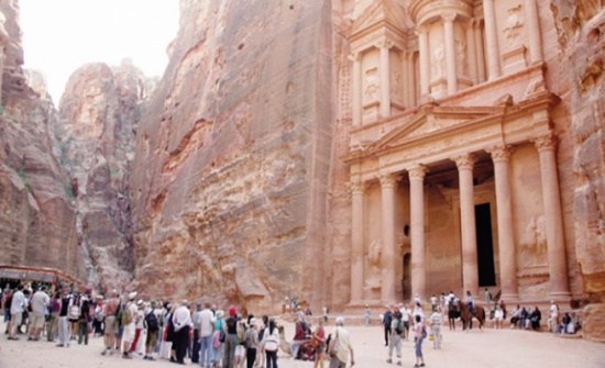 الدخل السياحي يحقق 3ر1 مليار دولار في الربع الاول الدخل السياحي يحقق 3ر1 مليار دولار في الربع الاول